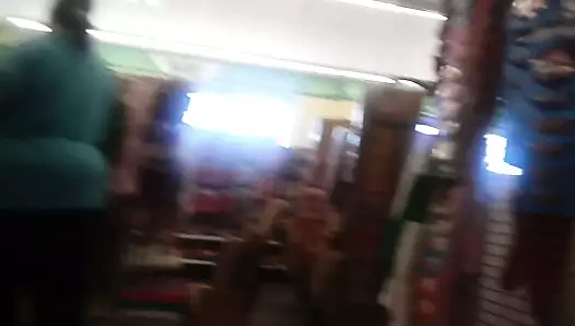 Hızlı iri güzel kadın arkadan çekim