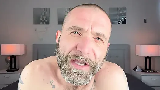 Şu güzel oğlan babasının yarağını emiyor
