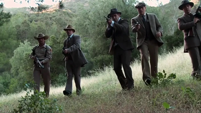 Yabancılar açık havada sikişiyor