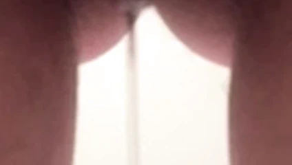 I-phone'umla damlayan bir kız arkadaş