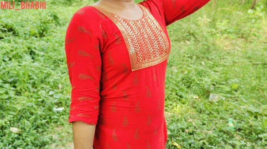 Köylü ateşli kız xxx ormanda Hintçe sesli seks, Desi yerel ormanda seks videosu halka açık yerde riskli xxx