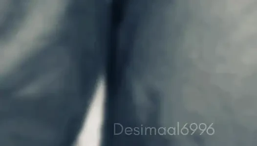 Üvey annemin götünü görmek beni tahrik etti, bu yüzden beni sıvazlamasını söyledim