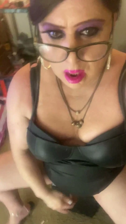 CD Krissy Sweets 🍭 seksi yüksek topuklu ayakkabılarla | Klip 1