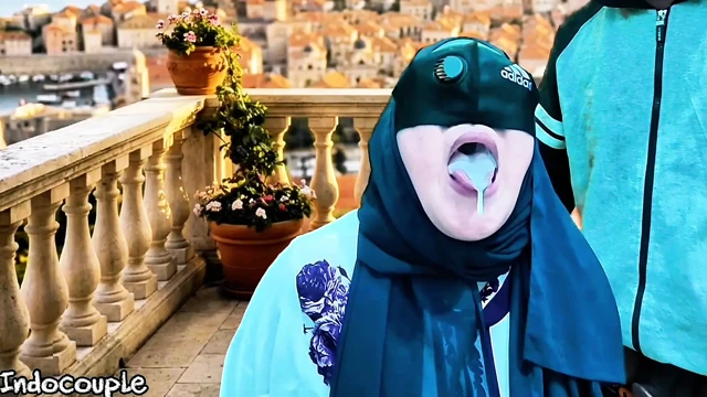 Başörtülü anne Fas'a gidiyor ve oynaması eğlenceli olan ve çıplak oynadığı lezzetli üvey kızına sahip olmaktan keyif alıyor, viral video bölüm 2