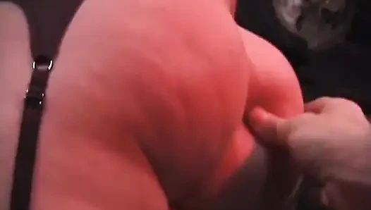 Klasik fetiş göt tokatlıyor