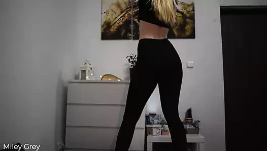 Şaşırtıcı striptiz tarafından seksi sarışın miley grey