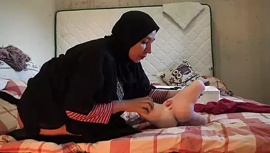 Faslı sürtük kızlarla lezbiyen seks yapmak istiyor