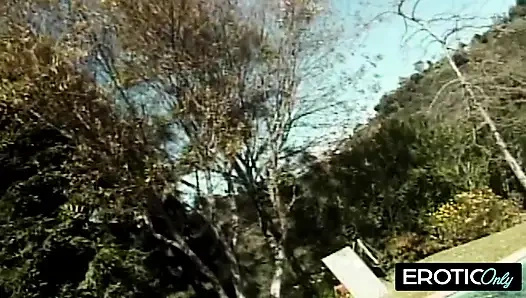 Patlayana kadar zıplıyor, sonra yalıyor