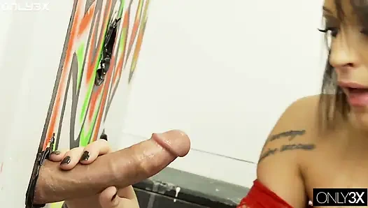 Farrah Fox duvar deliğinden biraz yarak alıyor Premium Edit Only3x