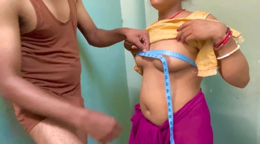 (36 cm) Hintli yenge süt boyutu ve hintli yenge oğlanla sikişiyor