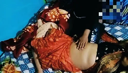 Çok güzel Hintli ev hanımı.