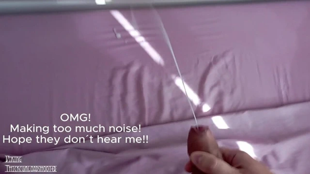 Umarım komşular beni duymaz! Boşaldığımda çok ses çıkarıyorum, sabahın ortasında seks yapmalarını dinliyorum!