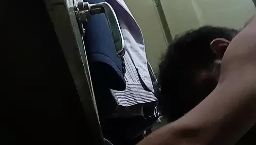 Hintli desi polis memuru komşusu ve ordu subayıyla seks yapıyor