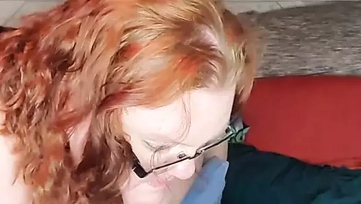 İç çamaşırlarımla vibratörle mastürbasyon yapıyorum