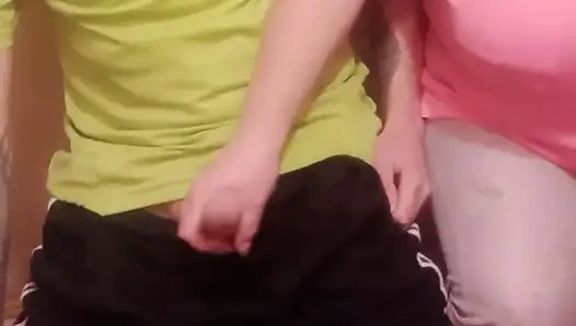 Bir kadın yarağımı sıvazlıyor yakın çekim