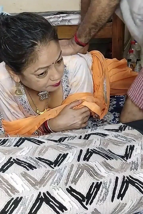 Ateşli yenge ön sevişme emiyor vücudun ateşli meme ucu amcık göğüslerinin cinsel kısmı