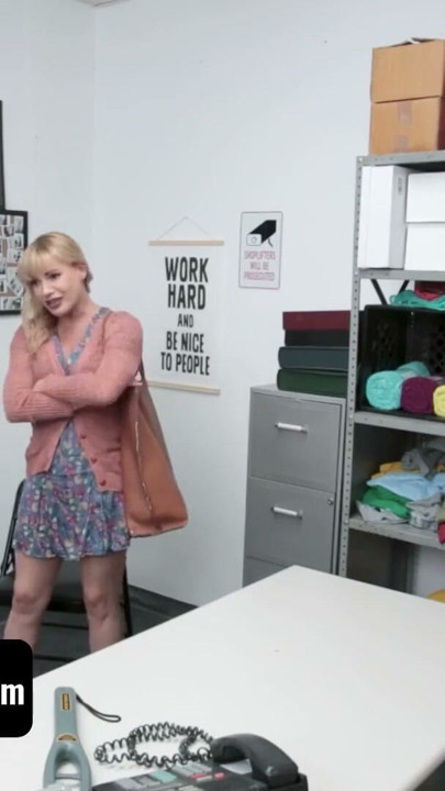 Shoplyfter mylf - şüpheli busty milf dana DeArmond'un bir striptiz aramasına ihtiyacı var | Klip 1
