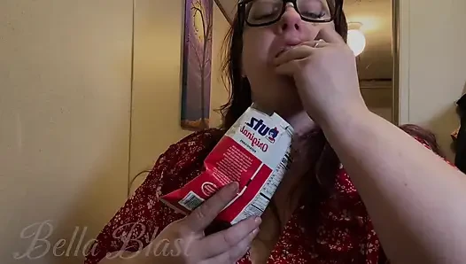Yakın röntgencilik gulp, chug ve geğirme! Bella Blast