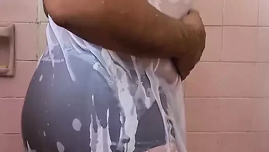 Islak beyaz frikik ve siyah naylon tam kesim külot