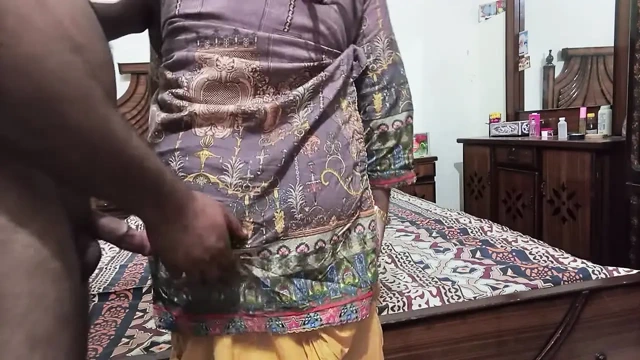 Ateşli üniversiteli kız dersten sonra sikişiyor