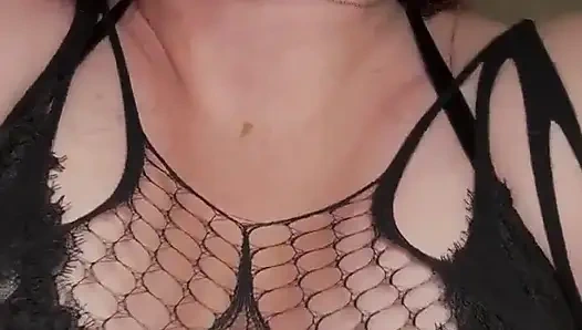 Giantess tinies ile oynuyor