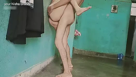 Olgun Hintli kız sevgilisi ile sıcak hardcore seks.