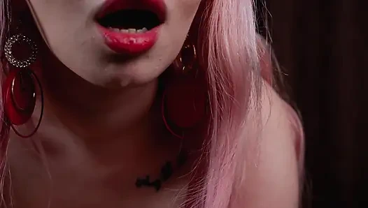 Güzel kız seni ezik olarak aşağılıyor ve üstüne tükürüyor! Sph