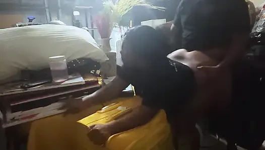 ее автобусом в гараже