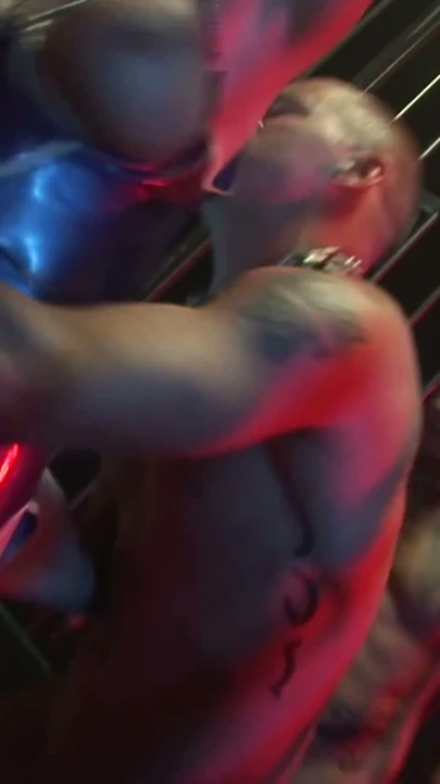 Cindy Behr Hücresinde Gangbang Yapmaktan Hoşlanıyor | Bölüm 3