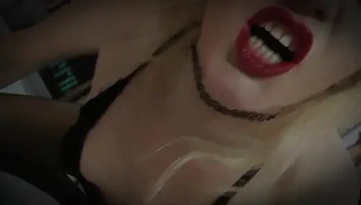 Ruhunu bir vampire sat