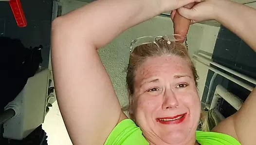 Banyo emmek – yapay penis