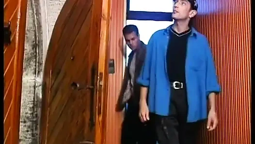 Kızıl bebek adamın sert yarağının üstüne çıkıyor