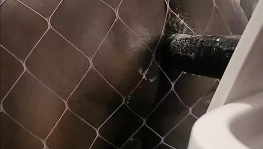 Pembe iç çamaşırlı siyah tombul