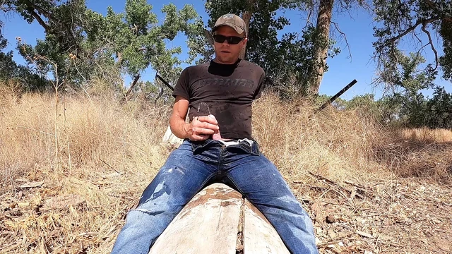 Мои джинсы полностью пропитаны мочой в походе