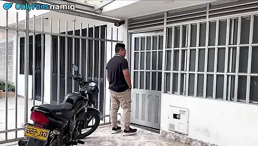 Seksi Emlakçı Evimi Ziyaret Ediyor Ve Ben Boşveriyorum