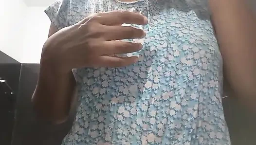 Sri Lankalı ann lustlove'da banyo odasında ve yatakta ıslak amcık ve sulu göğüsler