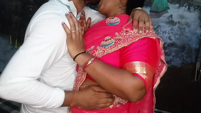 Дези подруга, бойфренд сделал ММС слитый в сеть в OYO XXX, Дези Деревни подруги трах розовой киски