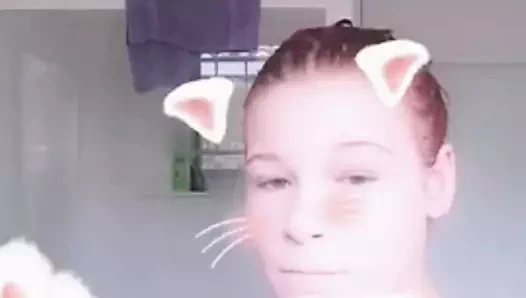 Seksi genç İngiliz milf duş sonra gösterilen vücut kapalı