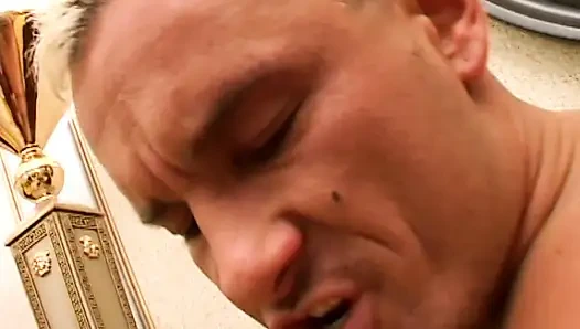 Jong vintage meisje geneukt en klaarkomen op mooie grote pik tieten