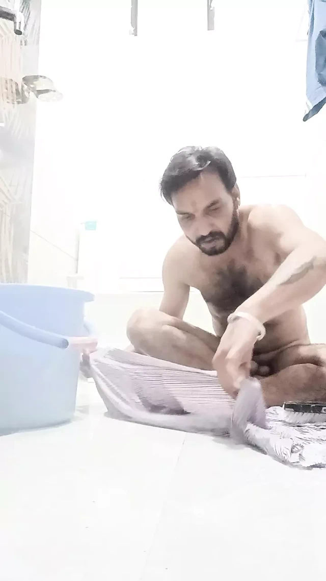 Komşumun penisini emiyor ve onunla mastürbasyon yapmanın tadını çıkar