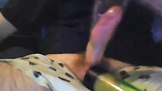 Vakum pompasında kıllı yarak ve taşaklarla vakum emiyor