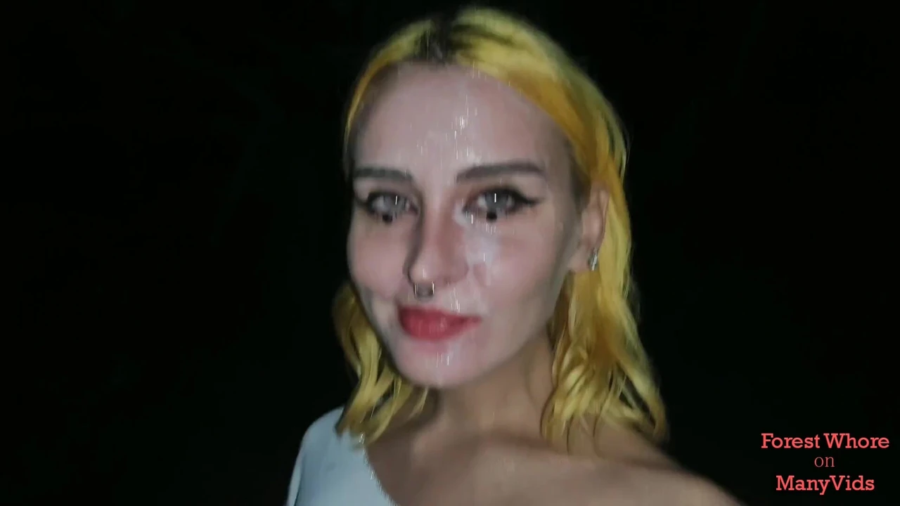 Плюет мне в лицо