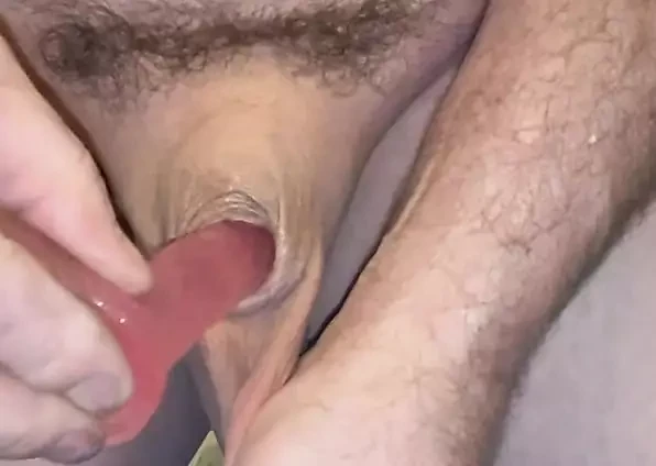 Minik dildo ters yarakla sikişiyor