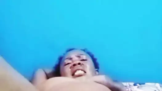 Azgın anne görüntülü görüşmeyle mastürbasyon yapıyor bölüm 3 (sonunda boşalma)