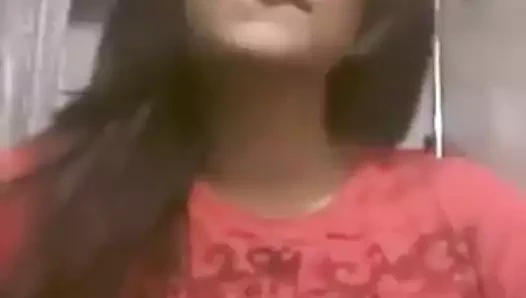 puta se desnuda la muy golfa