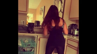 Benim milf komşu dalga geçiyor benim horoz