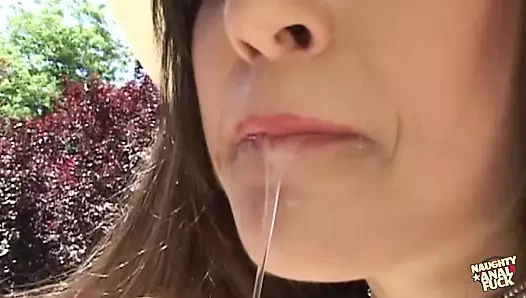 Sasha Grey edepsiz bir adam tarafından ağzından, amından ve götünden sikiliyor