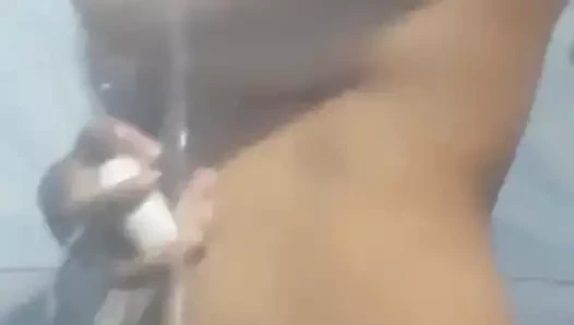 güzel lankalı bebeğim banyo