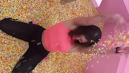 Günaydın!  Taşaklarla oynama günümün tadını çıkarıyorum