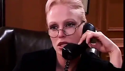 Müdür esmer sürtüğü azarlıyor